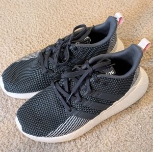 adidas questar flow women’s sneakers Size 7